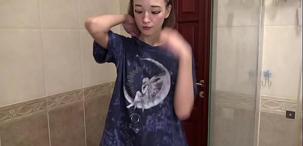  Tink Meow in a shower